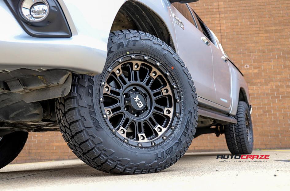 TOYOTA HILUX N80 4WD HOSS XD II SATIN BLACK DARK TINT